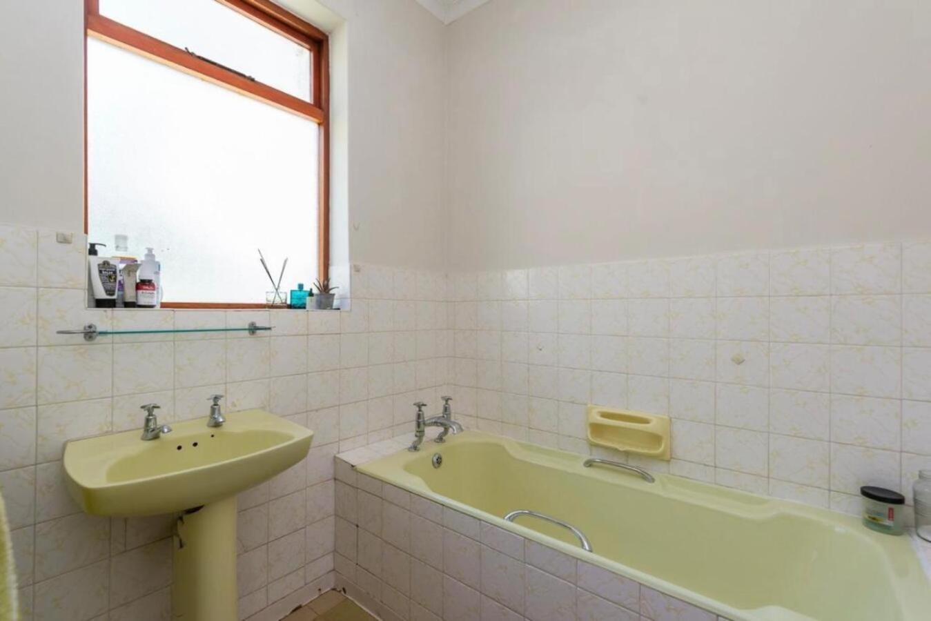 Apartment Spacious In Serene Neighbourhood
