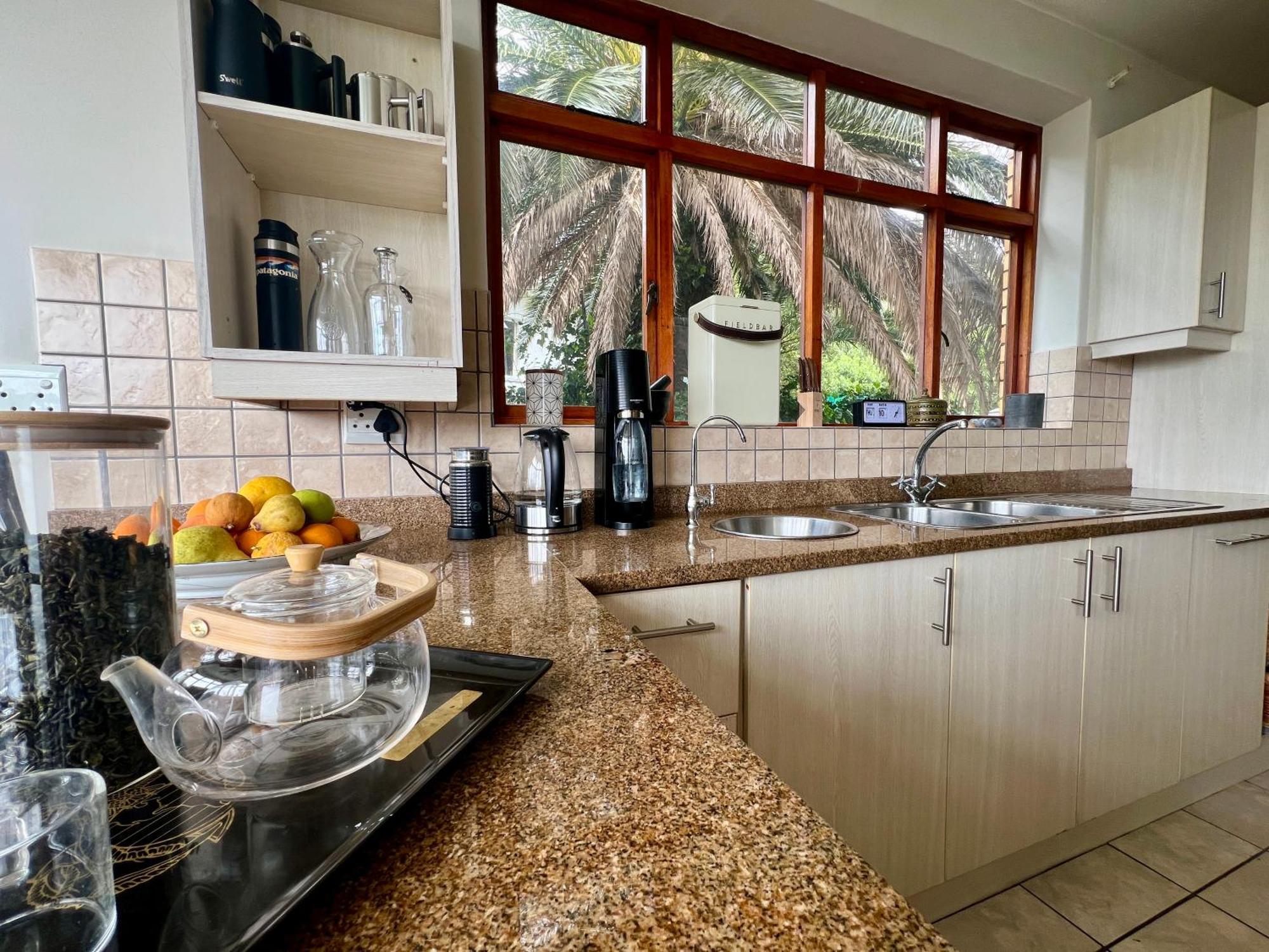 Apartment Spacious In Serene Neighbourhood Cape Town