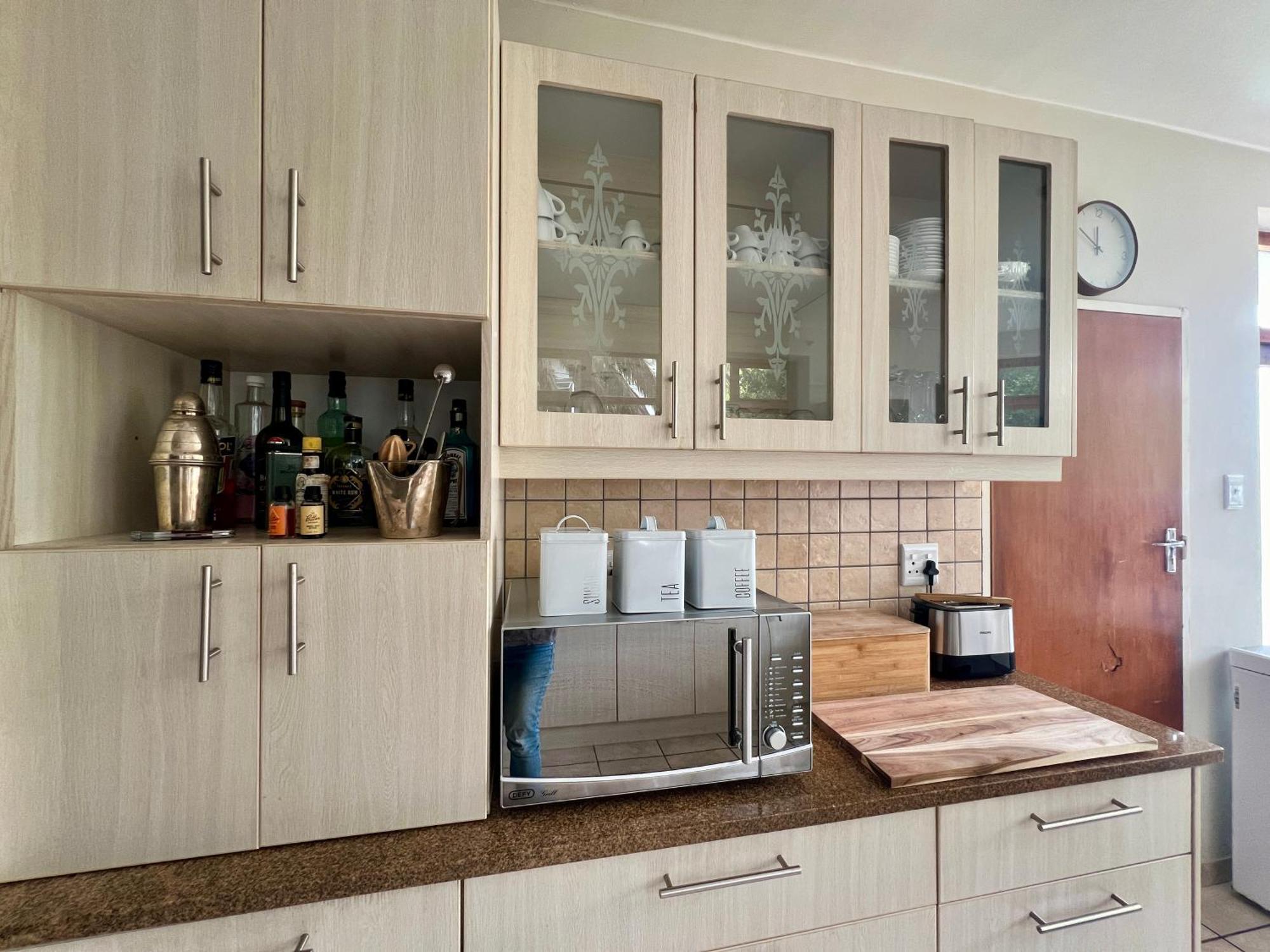 Spacious In Serene Neighbourhood Apartment
