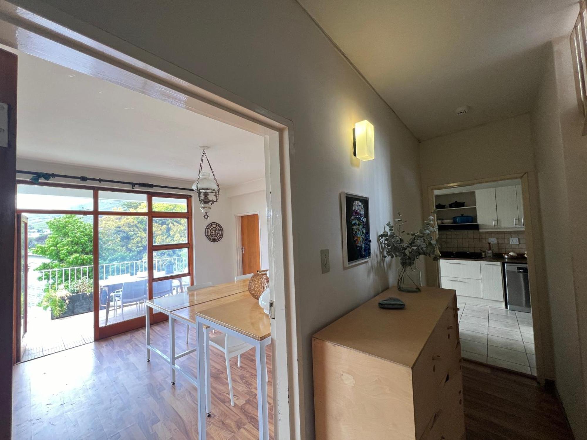 Spacious In Serene Neighbourhood Apartment *