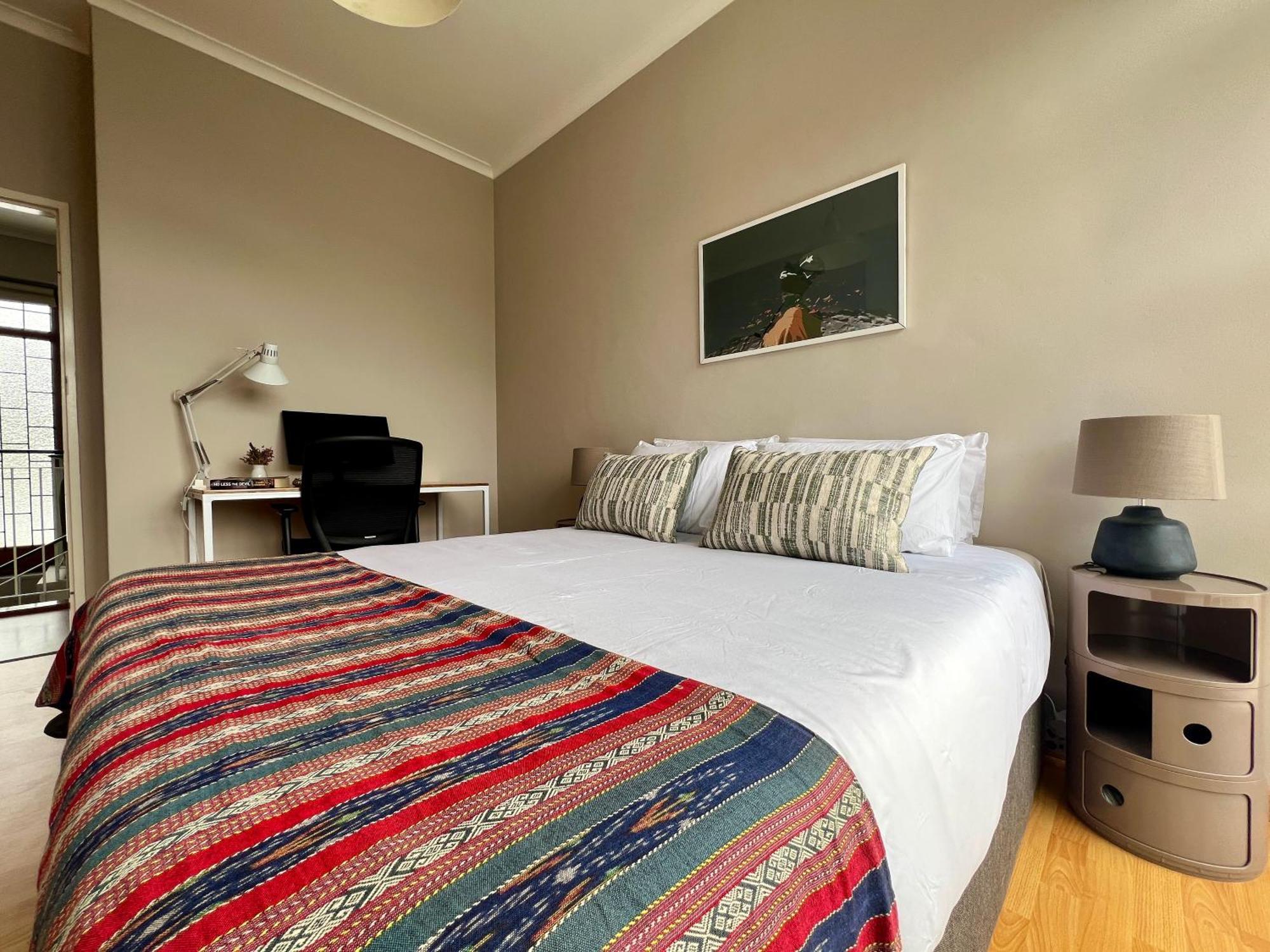Spacious In Serene Neighbourhood Apartment *