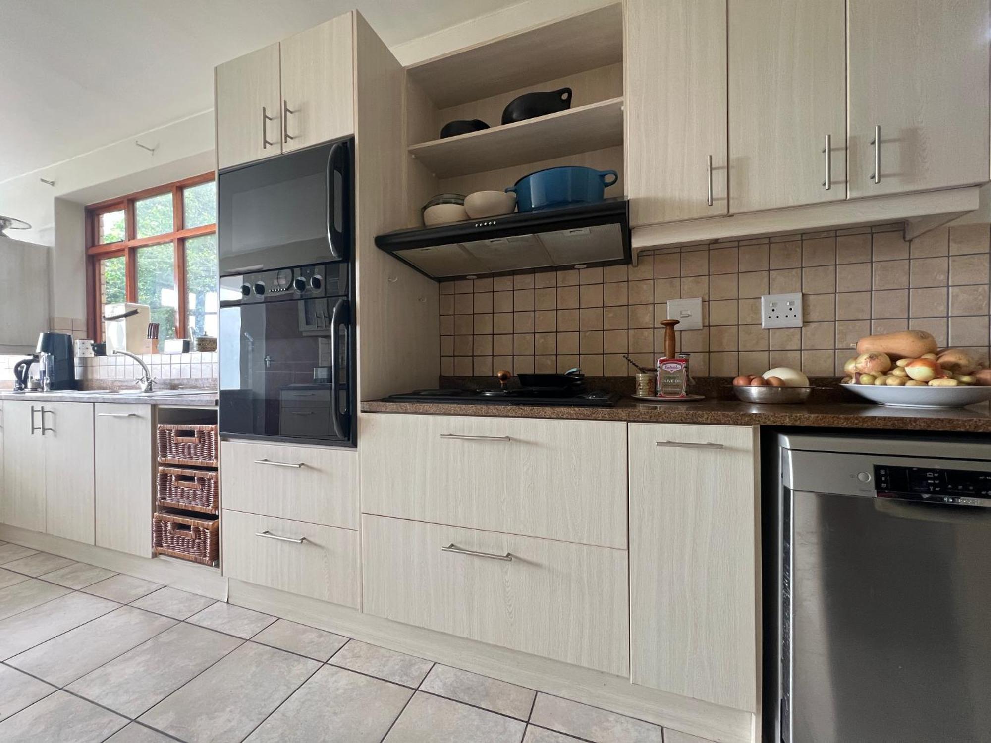 Apartment Spacious In Serene Neighbourhood