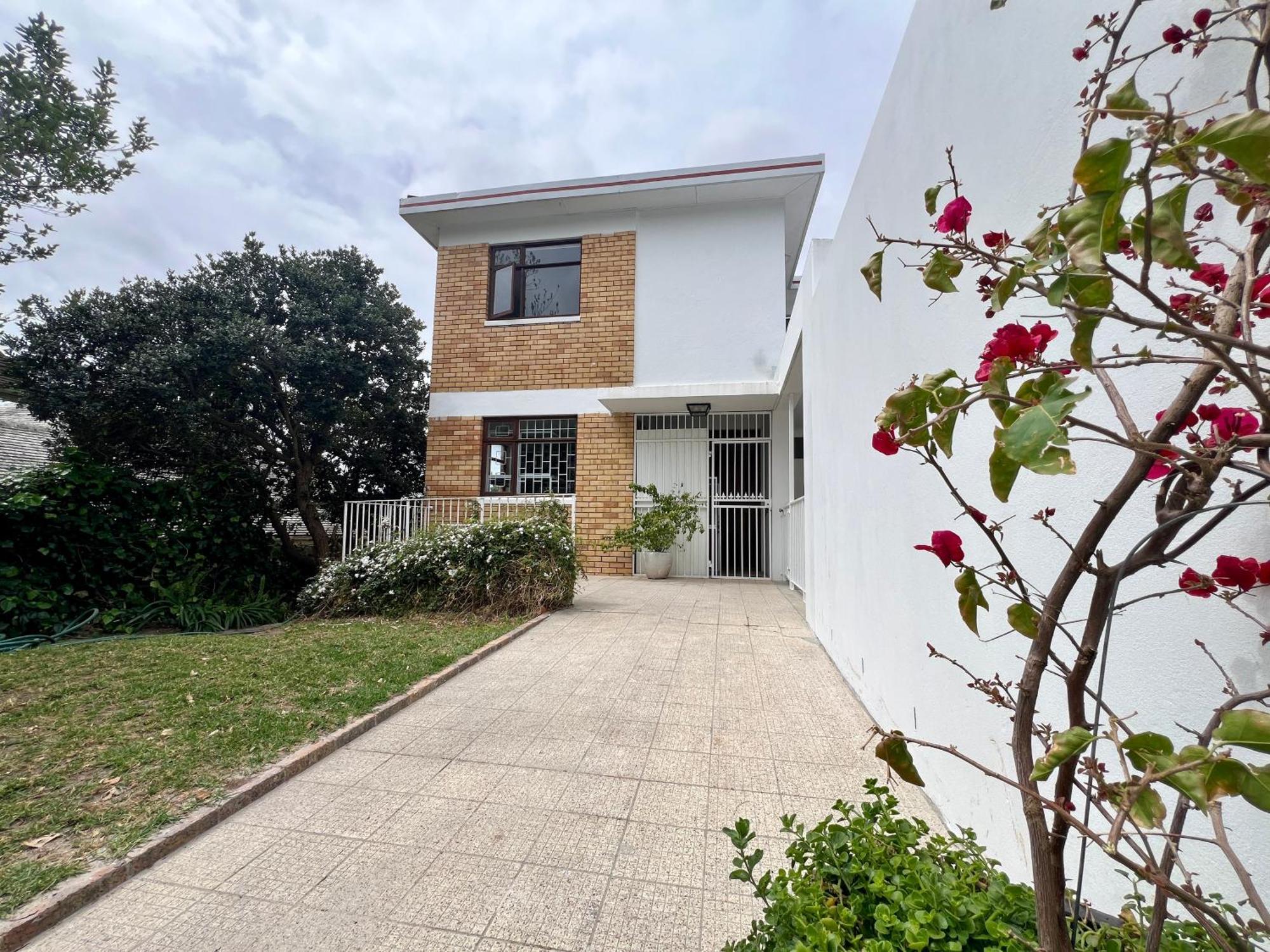 Spacious In Serene Neighbourhood Cape Town